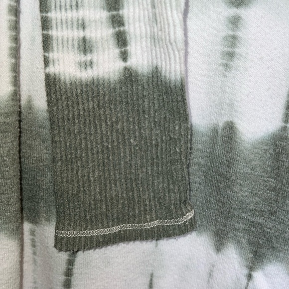 Theo & Spence Two Piece Tie Dye Jogger Set - Picture 5 of 11